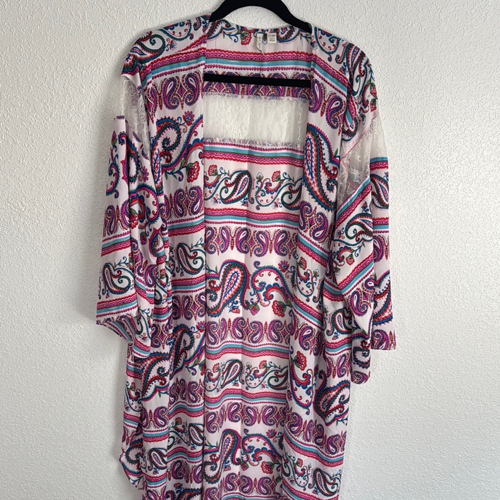 ❗️SOLD❗️Cato Pink and Purple Paisley Lace Accent Kimono - Picture 1 of 5